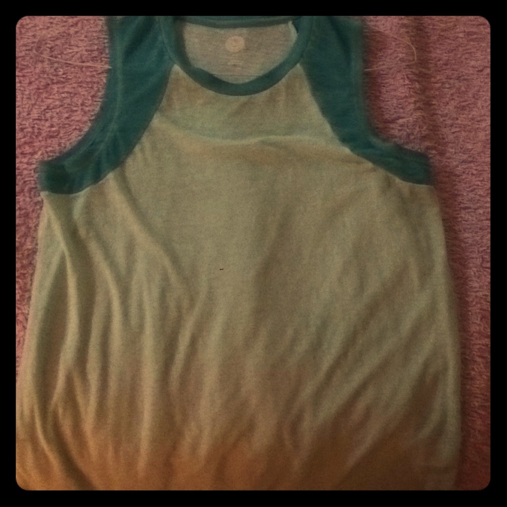 Sleevless blue/light blue shirt